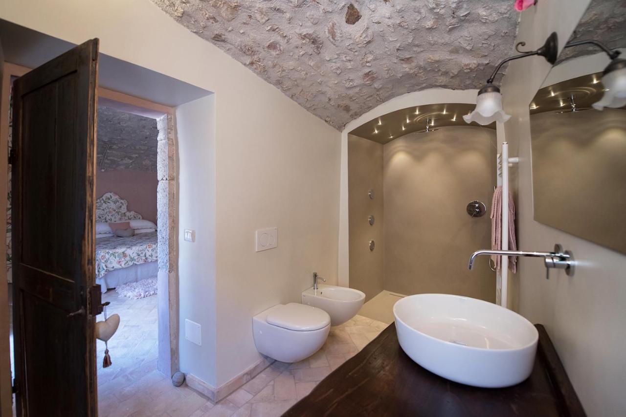 B&B Dell'Osteria Сант'Анатолия-ди-Нарко Экстерьер фото