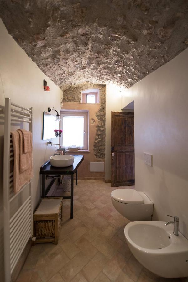 B&B Dell'Osteria Сант'Анатолия-ди-Нарко Экстерьер фото