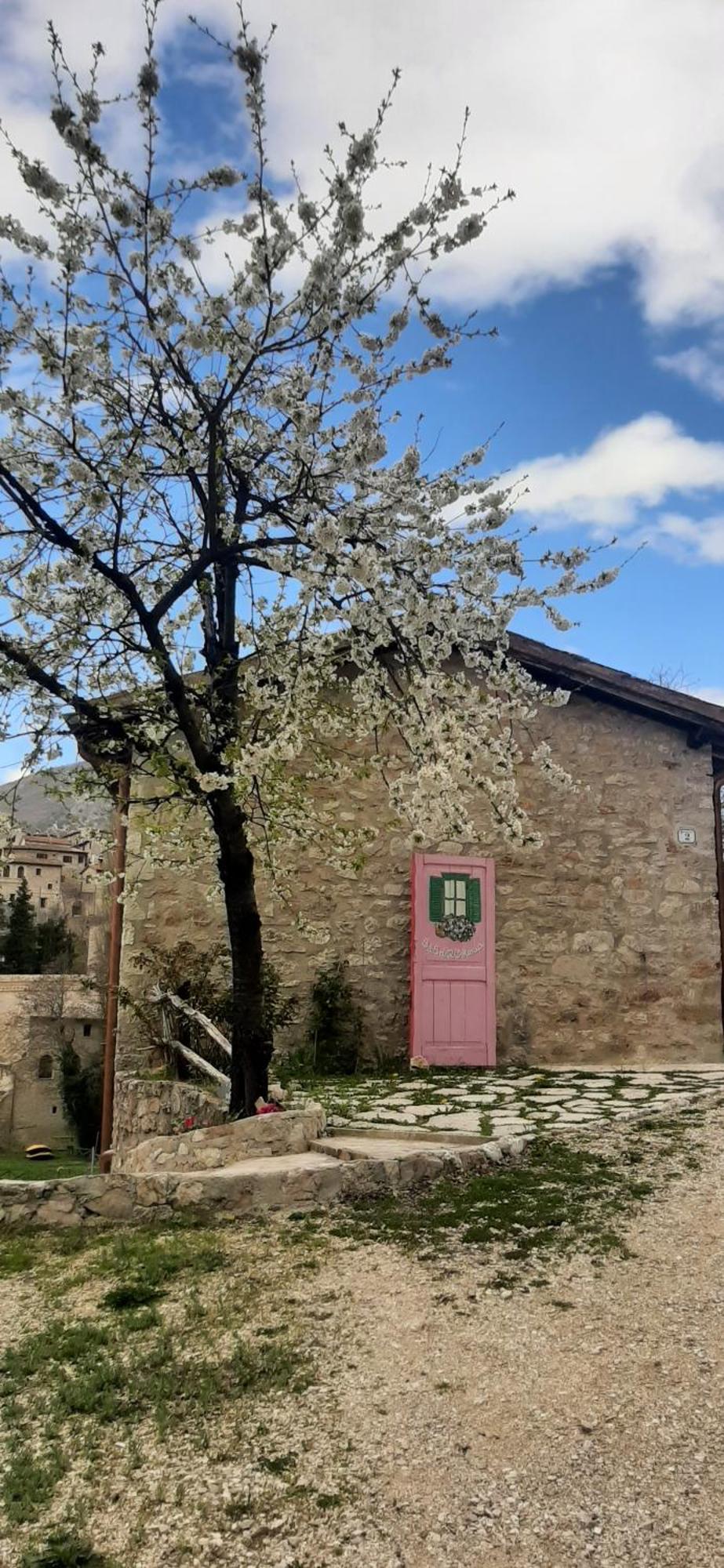 B&B Dell'Osteria Сант'Анатолия-ди-Нарко Экстерьер фото